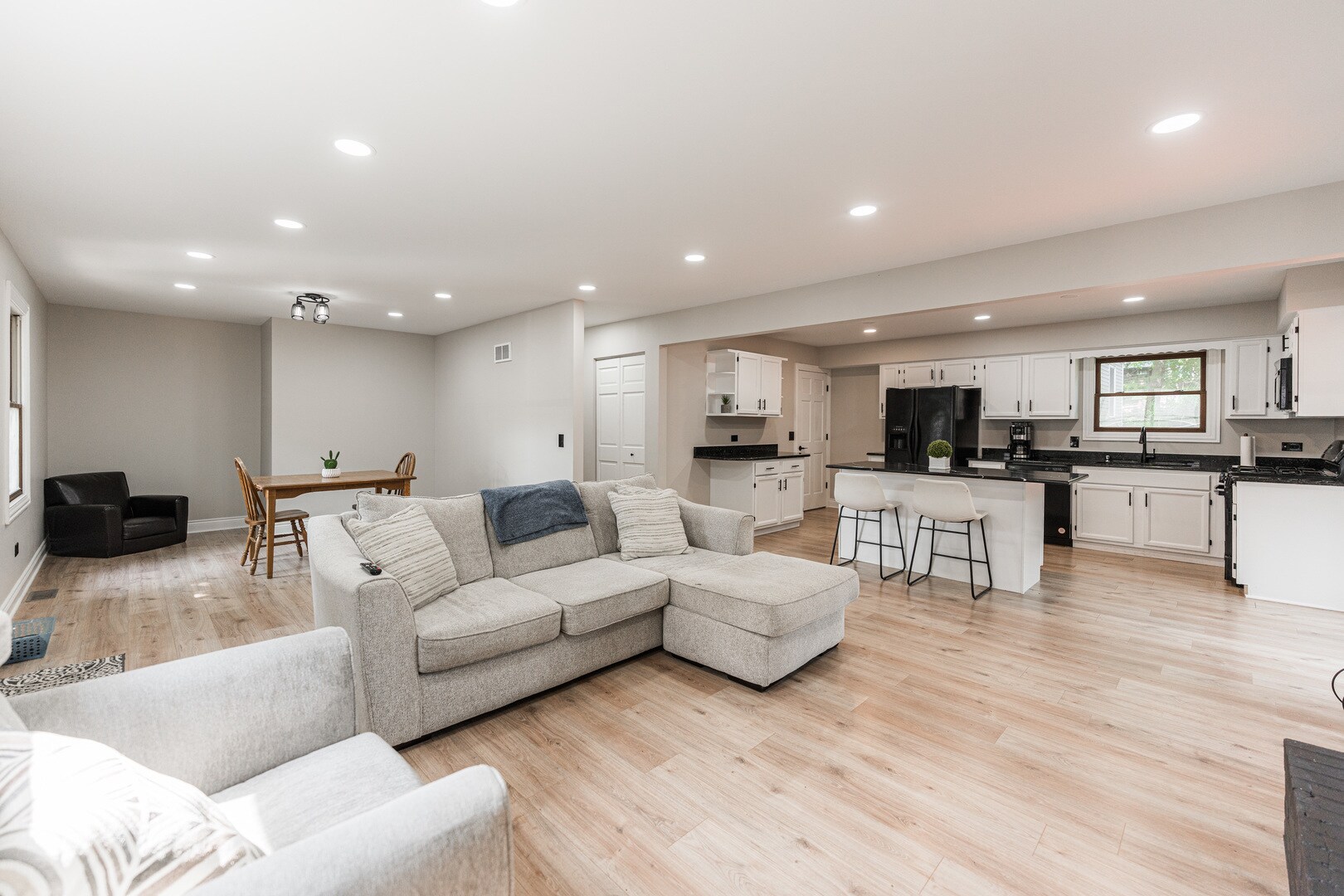 Building Photo - 1012 W Dale Ave