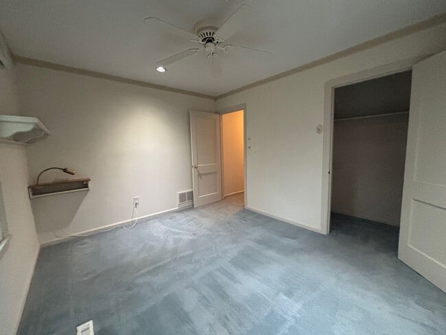 Building Photo - 2 bedroom 1 bath home with 1 car garage! Available to Rent or Rent to Own!