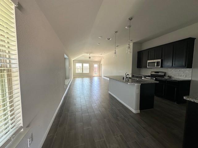 Building Photo - 14032 Earlham St