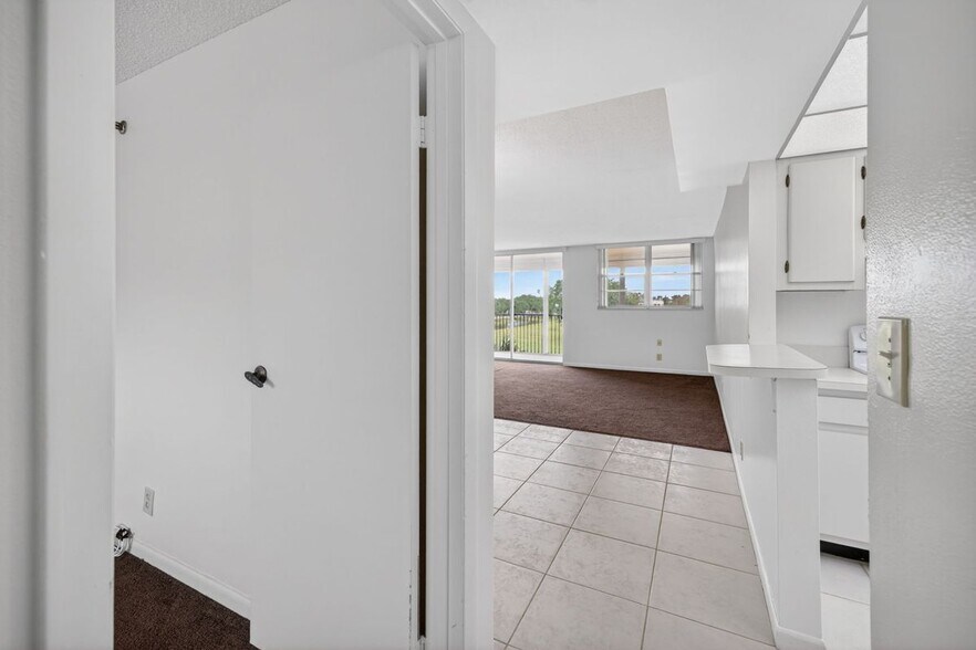 Building Photo - 3100 W Rolling Hills Cir