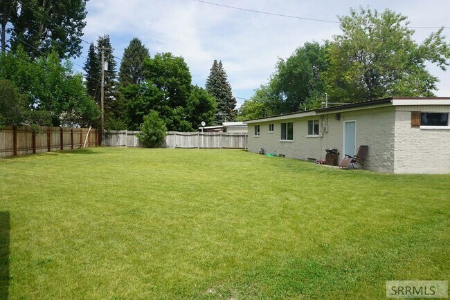 Building Photo - 613 Sykes Dr