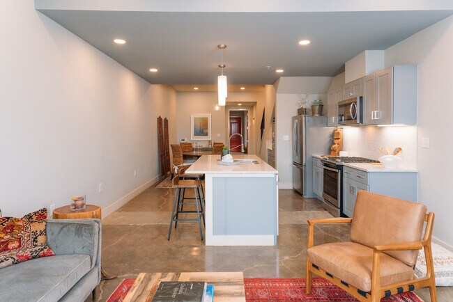Building Photo - 210 W Peden Alley