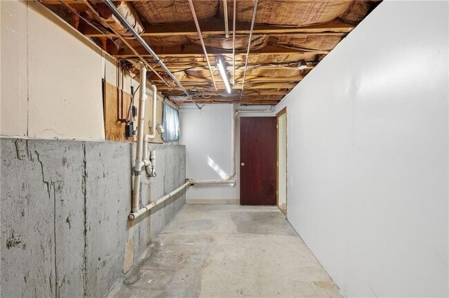 Building Photo - 10 Henry St