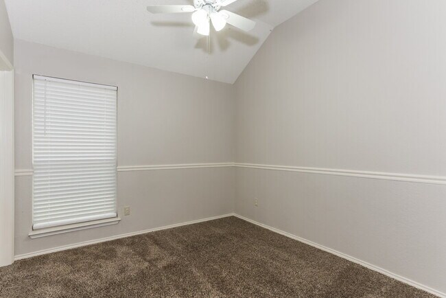 Building Photo - 1505 Gainsborough Way