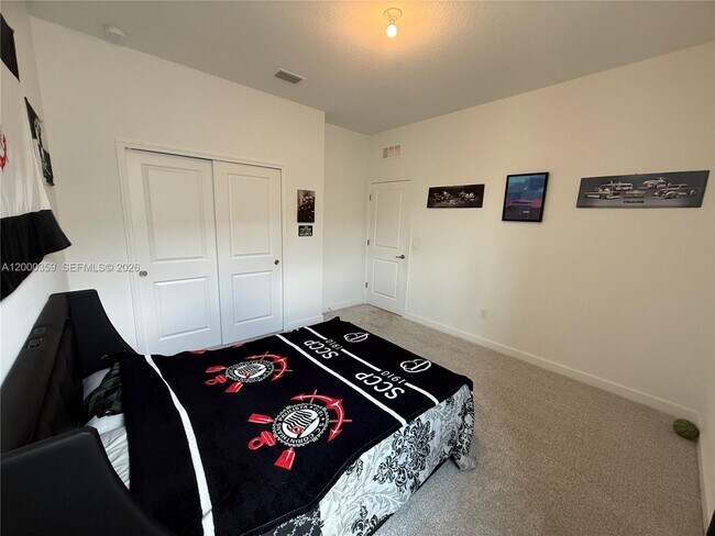 Building Photo - 10503 SW Orana Dr