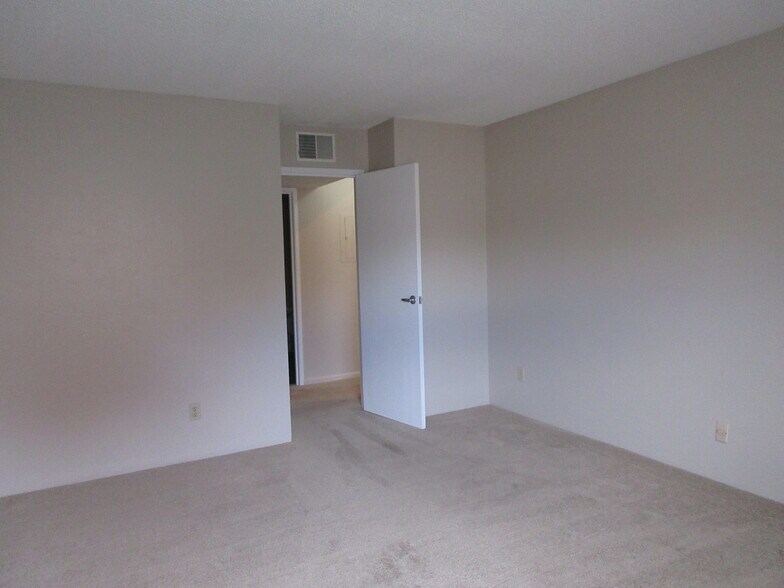 Building Photo - 3320 S Ammons St