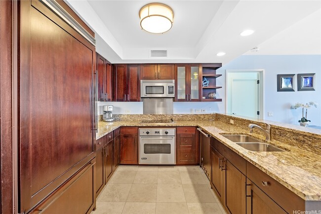 Building Photo - 1551 Ala Wai Blvd