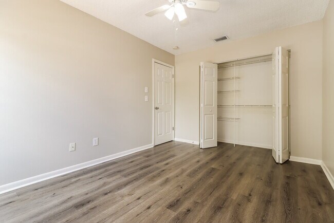 Building Photo - 10375 Chadbourne Dr