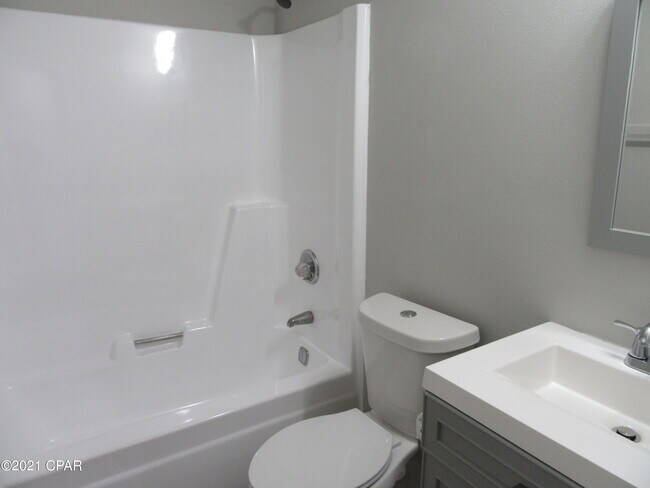 Building Photo - 1300 Grace Ave