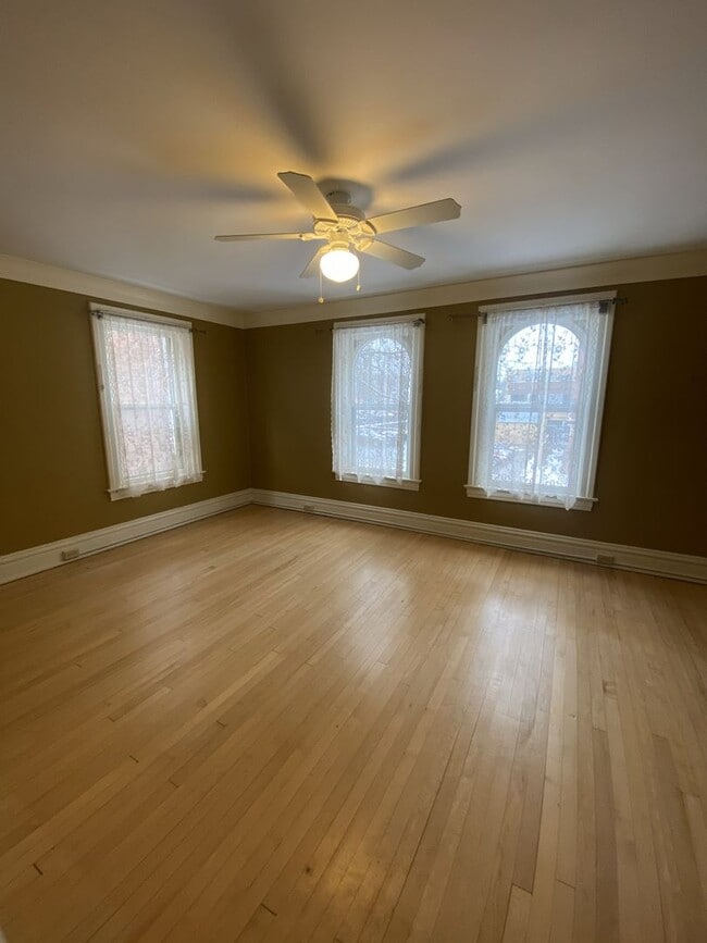 Building Photo - 125 N 9th Ave E