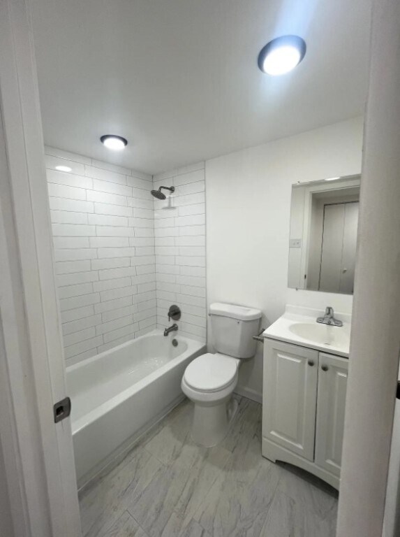 Building Photo - 4774 Kings Dr