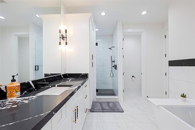 Building Photo - 3111 Hedgerow Dr