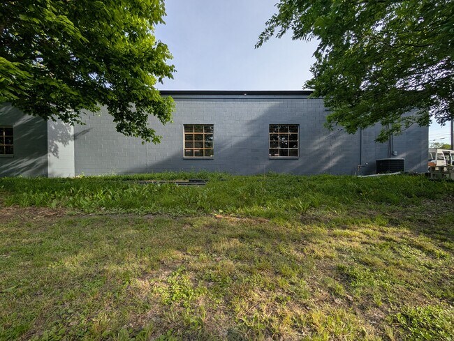 Building Photo - 430 E Brockett St