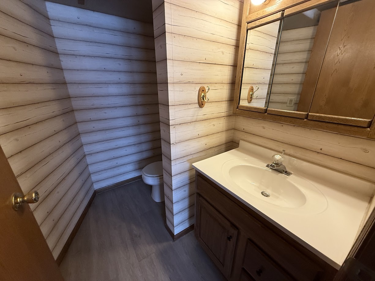 Building Photo - 1102 Smedal Dr