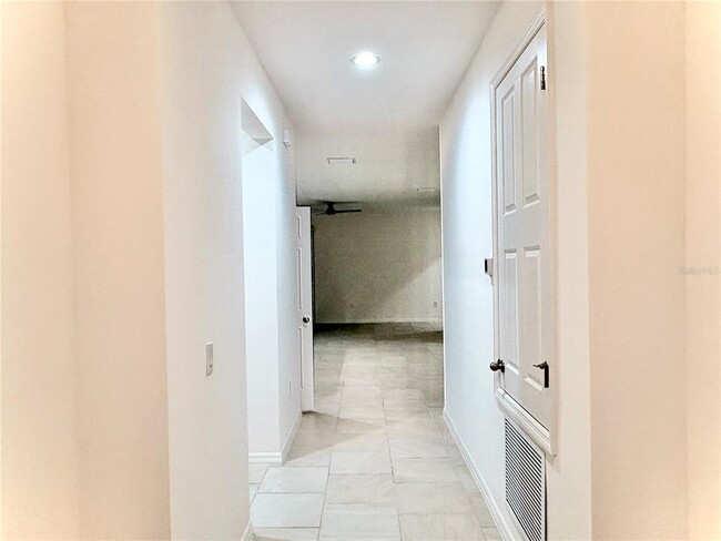 Building Photo - 1568 Sky Lks Dr