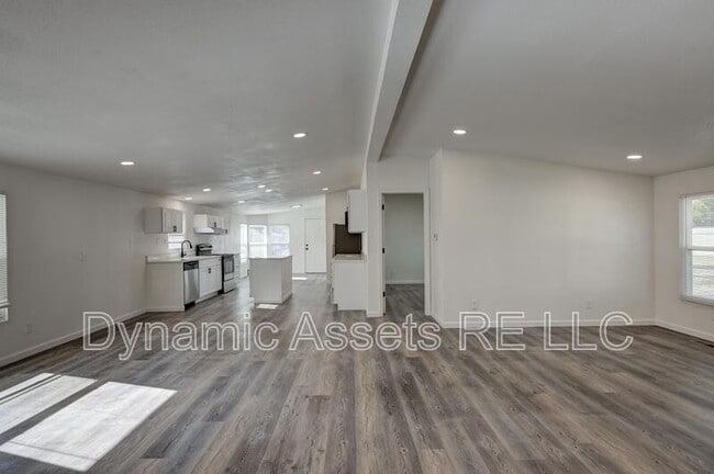 Building Photo - 705 N Cayuga St