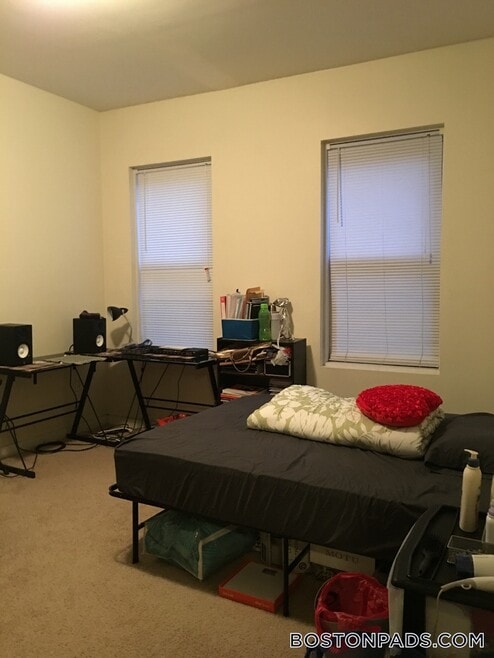 Building Photo - 171 Hemenway St