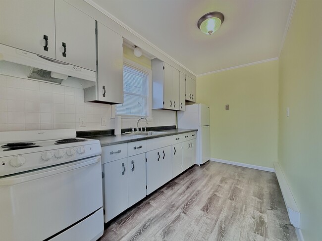 Building Photo - 12 Holmes St