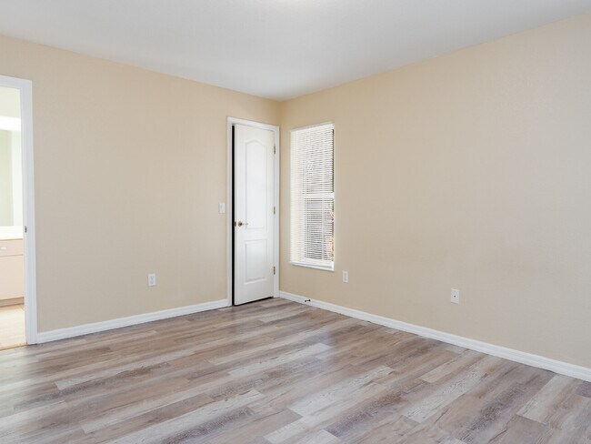 Building Photo - RENT THIS HOME WITH ZERO DEPOSIT