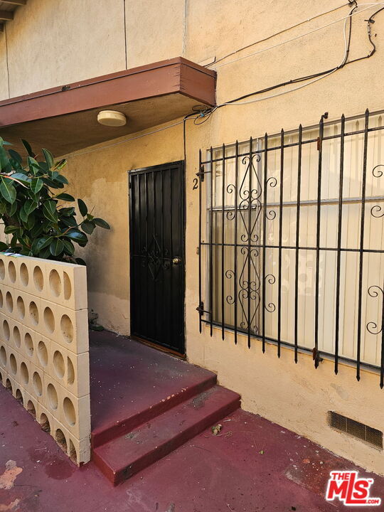 Building Photo - 1855 S Victoria Ave