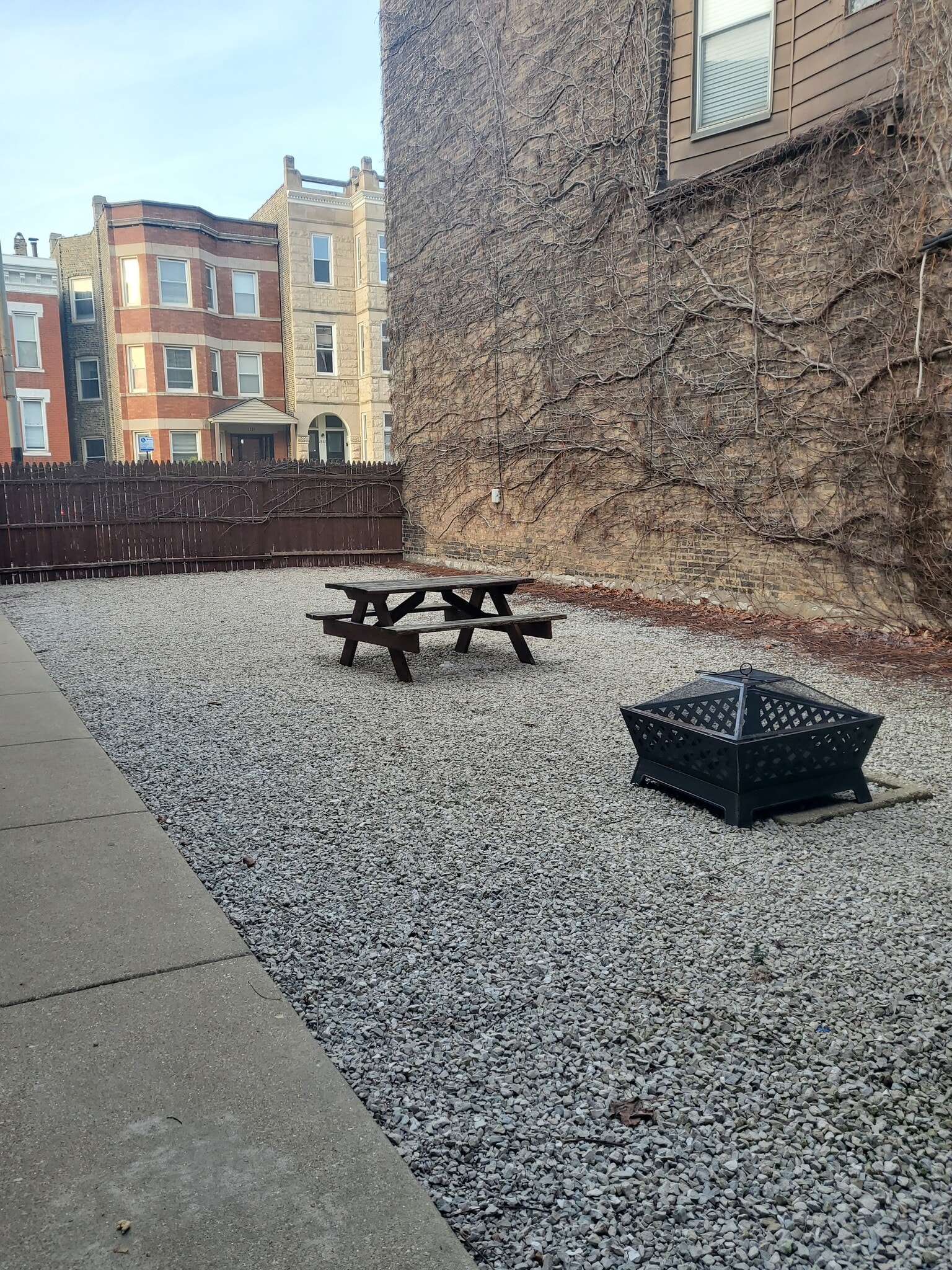 Building Photo - 2511 W Augusta Blvd