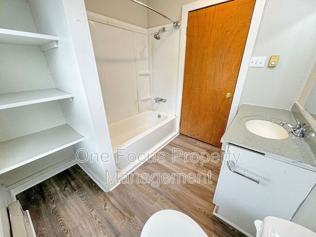 Building Photo - 200 Danis St