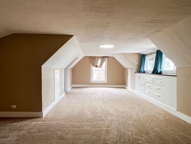 Building Photo - 3BD/2BA+FLEX HOME IN LEBANON