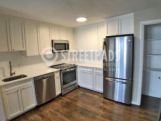 Building Photo - 2 bedroom in Boston MA 02130