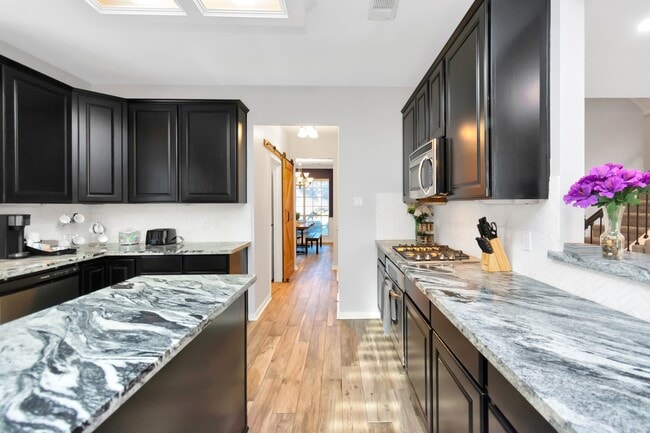 Primary Photo - 10007 Hickory Trail Ln