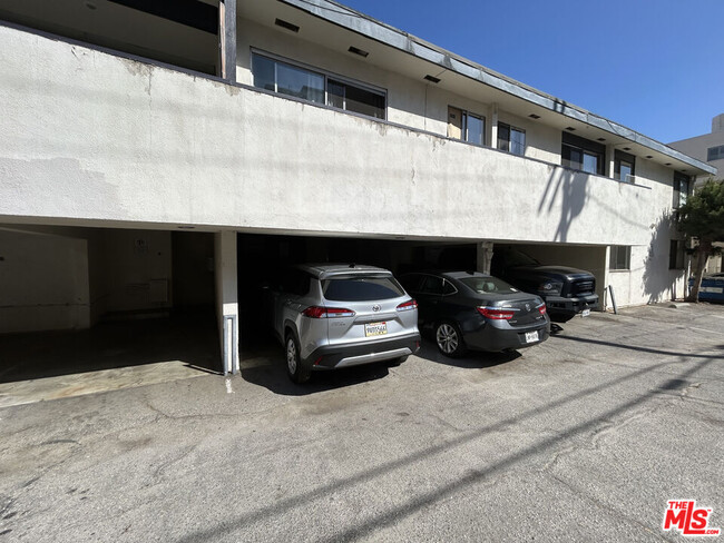 Building Photo - 1233 Barry Ave