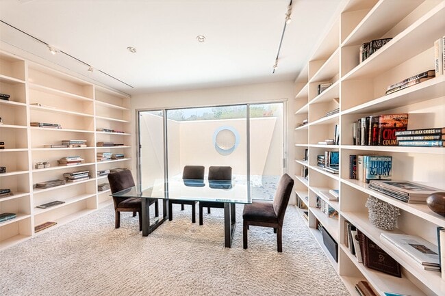 Building Photo - 10272 Overhill Dr