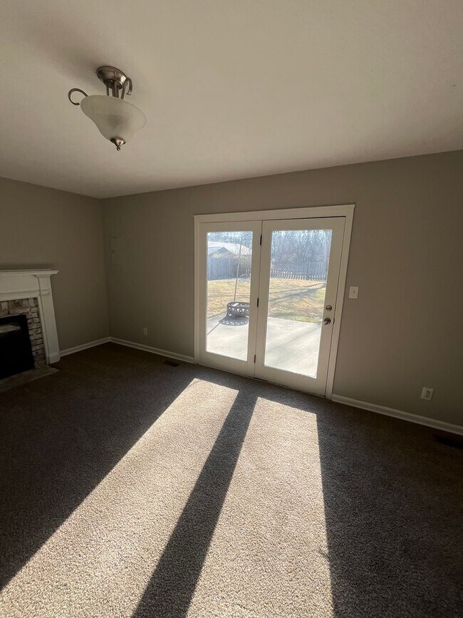 Building Photo - Well-Appointed East-Side Home with Exceptional Living Space in Sycamore Knolls