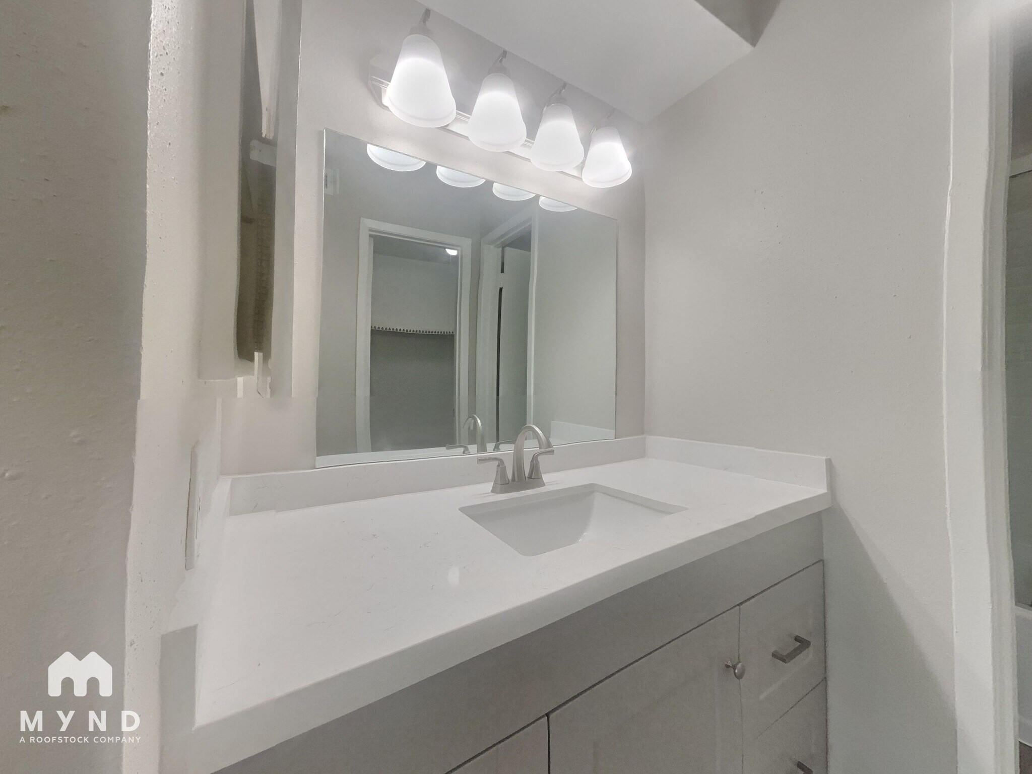 Building Photo - 5625 Antoine Dr