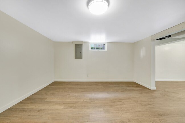 Building Photo - Impressive Home - Remodeled throughout!