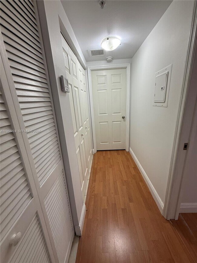 Building Photo - 2240 E Preserve Way