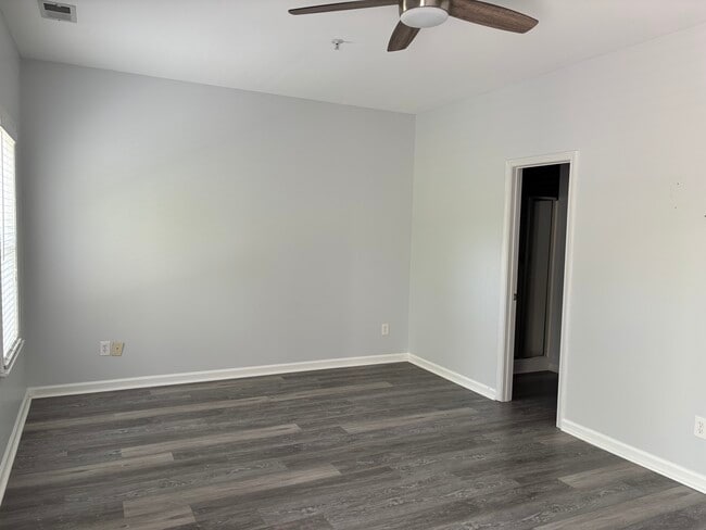 Building Photo - 121 Riverwatch Ct