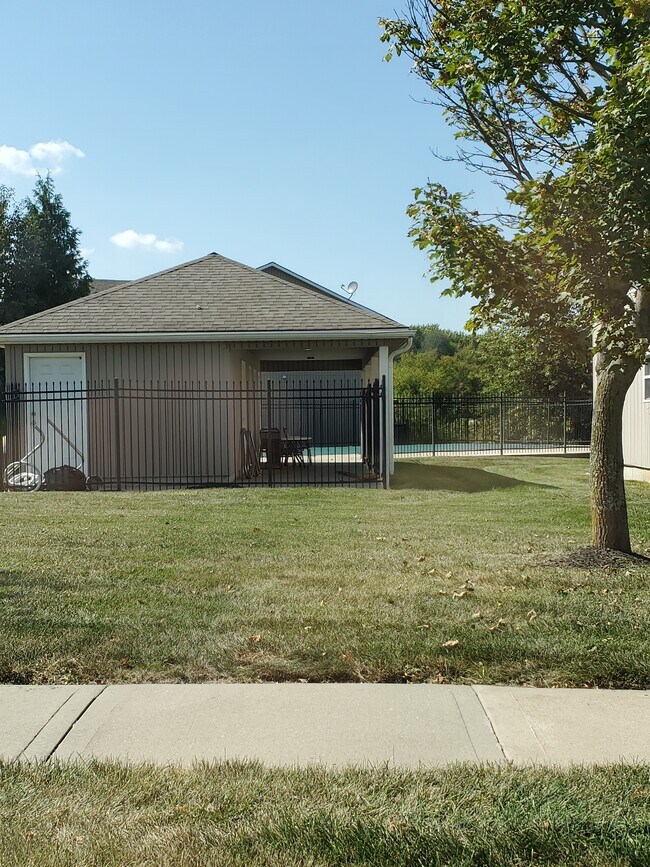 Building Photo - 1668 NW Garrett Dr