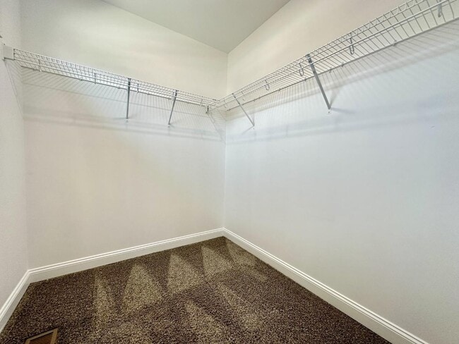 Building Photo - 1176 Meadowhill Ln