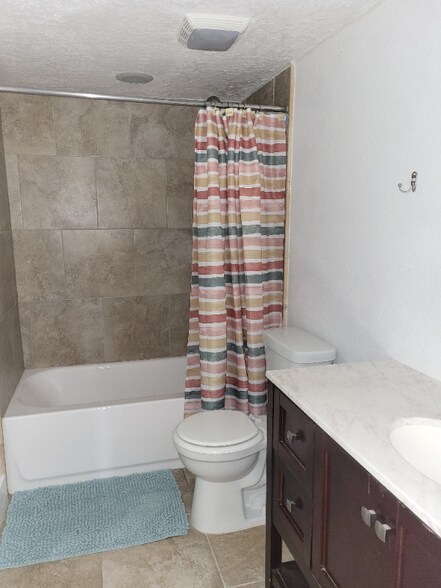 Building Photo - 681 Olde Camelot Cir