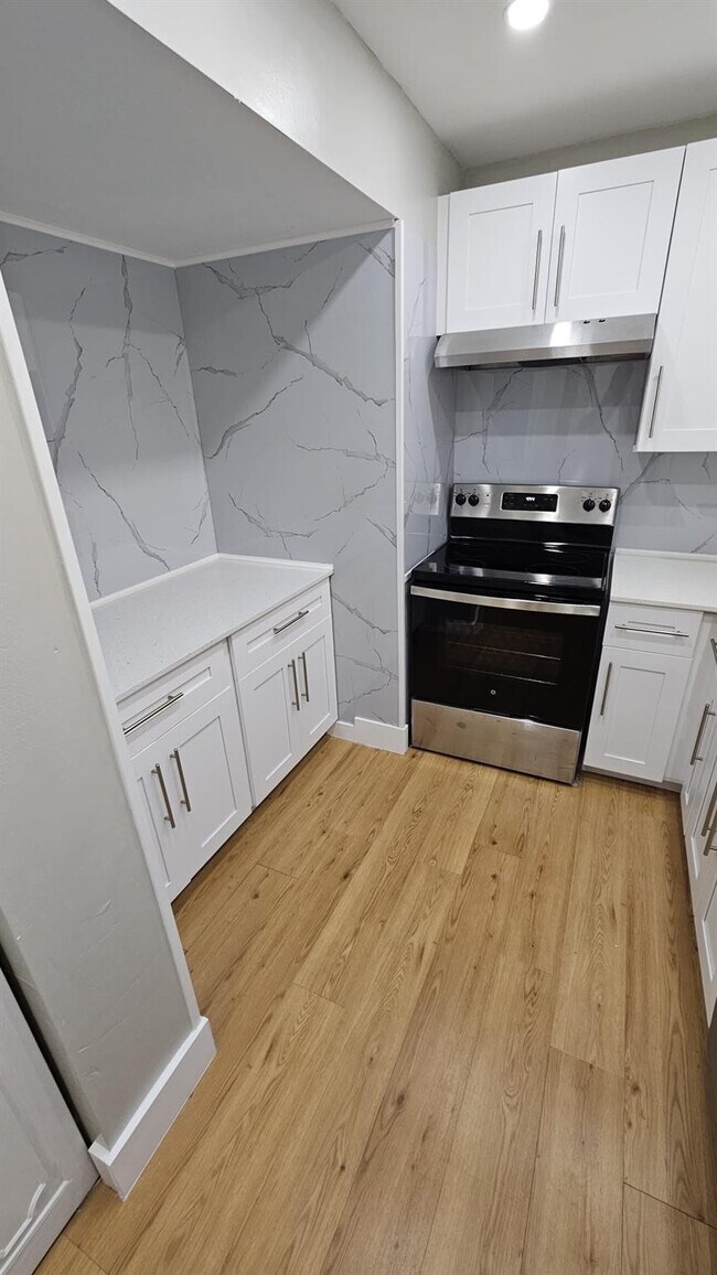 Building Photo - 5881 NW 16th Pl