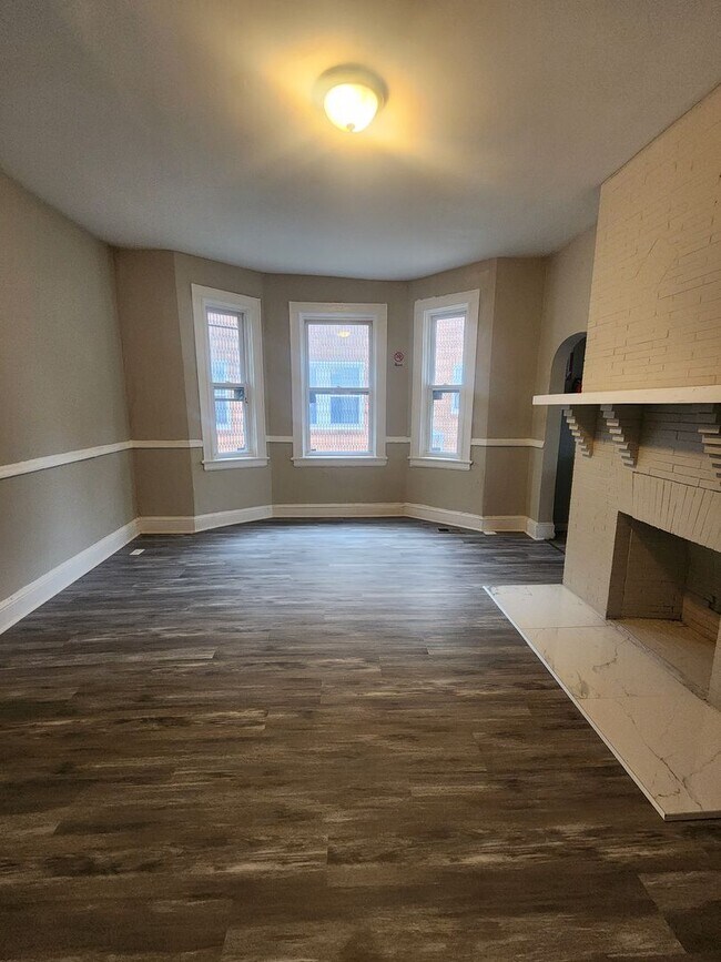 Building Photo - Spacious 7 Bedroom in West Baltimore