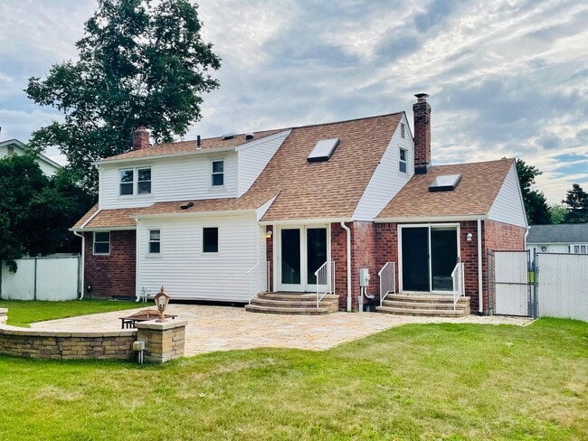 Building Photo - 24 Gaymor Ln