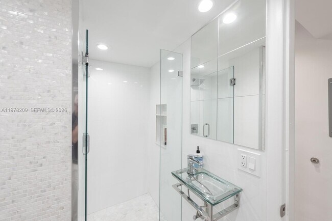 Building Photo - 251 Galen Dr