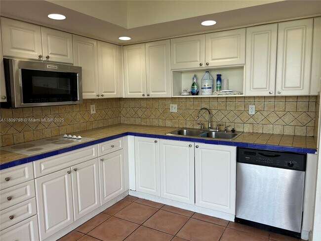 Building Photo - 8600 SW 133rd Avenue Rd