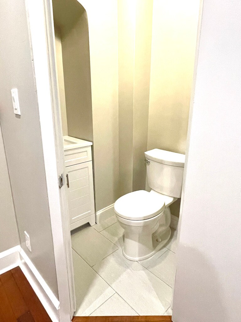 half bath - 4680 Umbria St