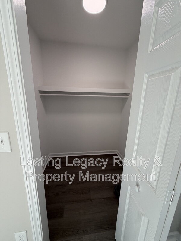 Building Photo - 2036 Harrison Ave