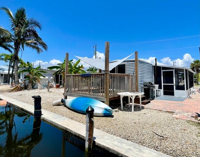 Building Photo - 2581 Oleander St