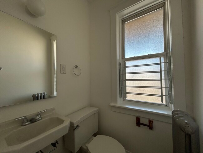 Building Photo - 2659 N Spaulding-123