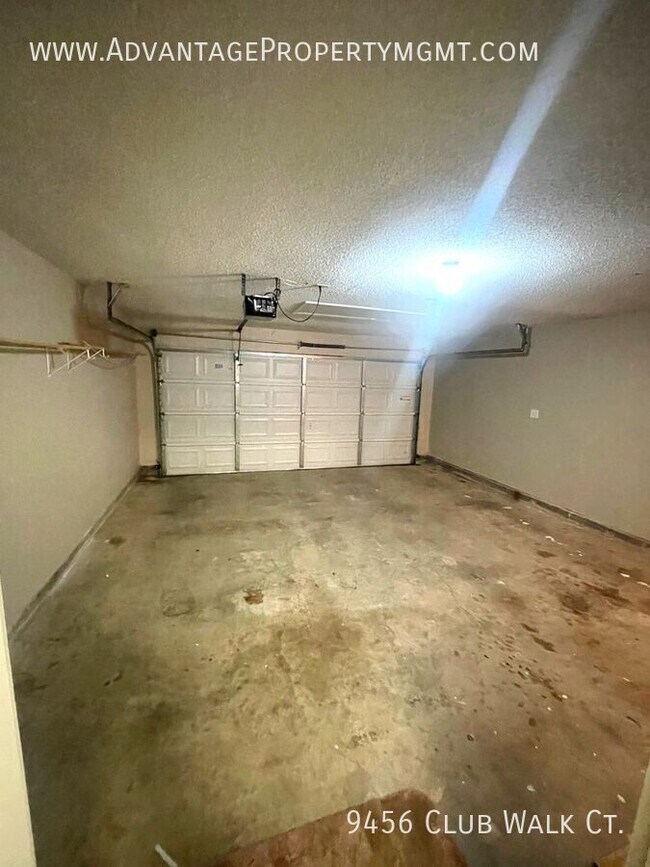 Building Photo - 9456 Club Walk Ct