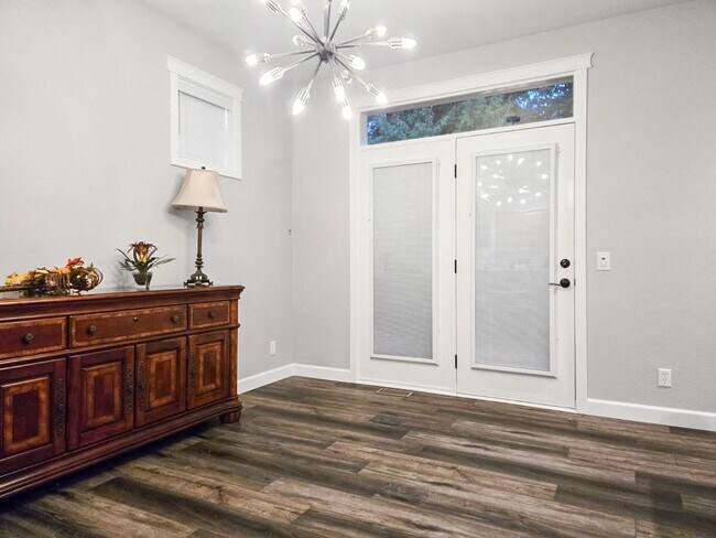 Building Photo - Spacious 4-Bedroom Home with Modern Updates & Expansive Yard